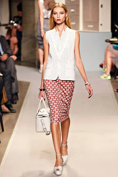 Look 11
